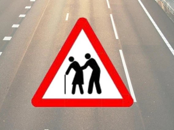 La nueva señal de la DGT que ha indignado a las personas mayores