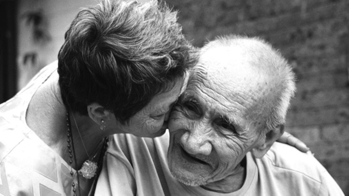 Beneficios de los besos y abrazos.