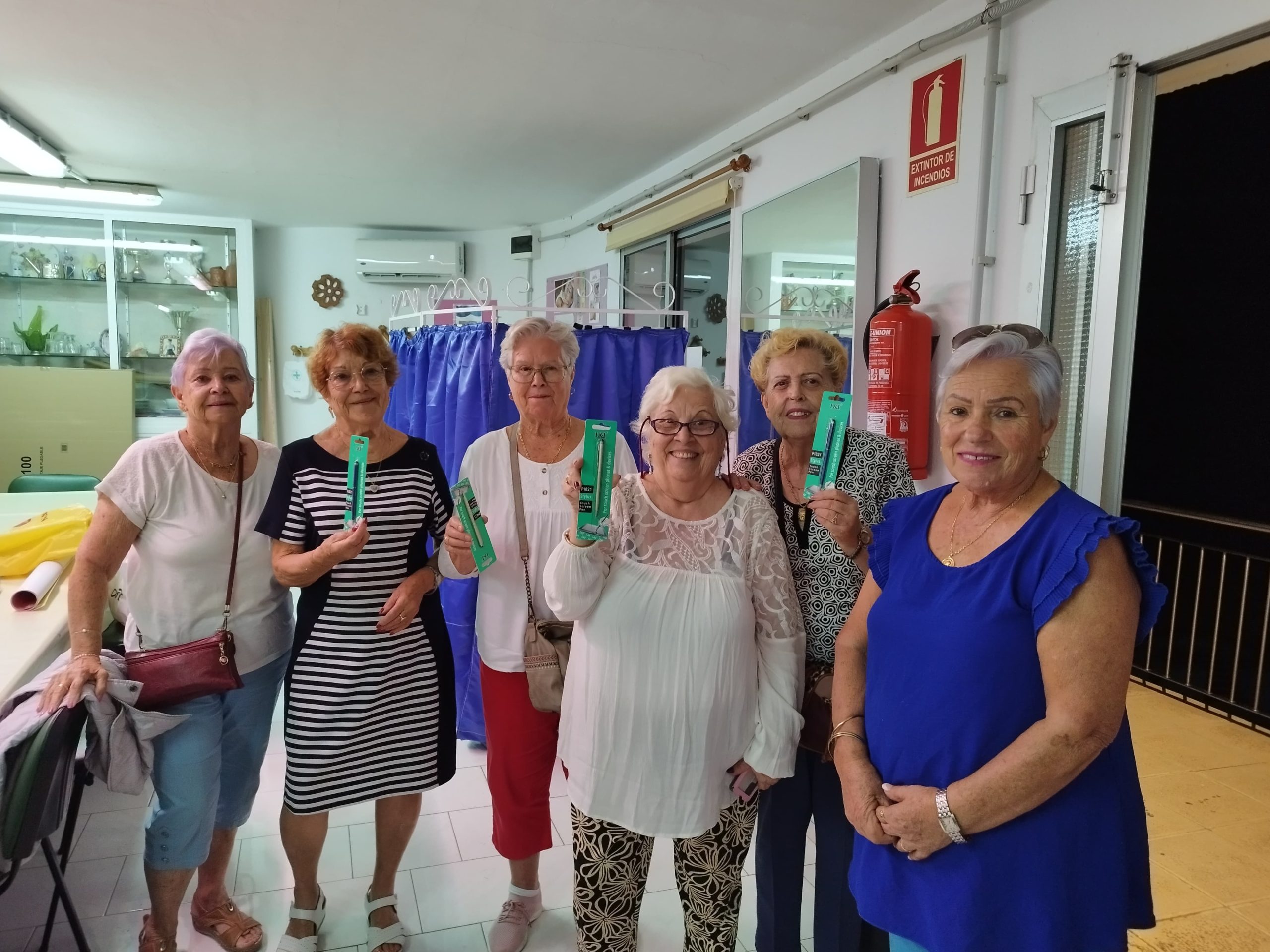 Entrega altavoces y lápices digitales